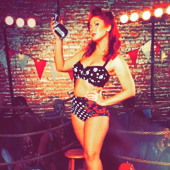 Meet your Posher, Leelan - Picture 2 of 8